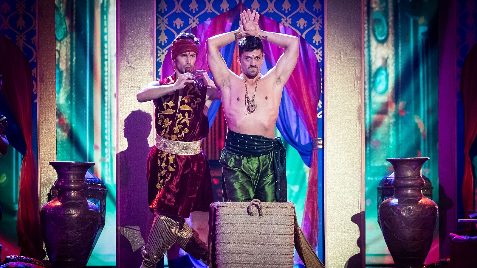 Jaime Astrain y Santiago bailan "La noche es para mí"