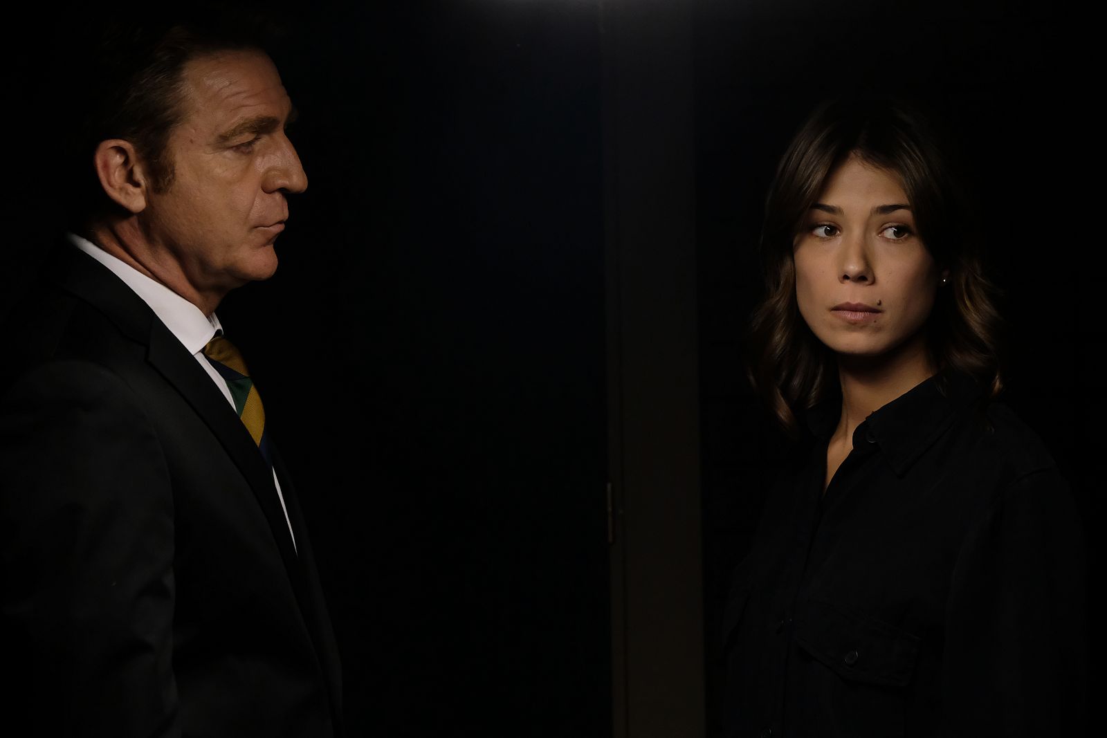 Alicia descubre la verdad sobre la muerte de su madre