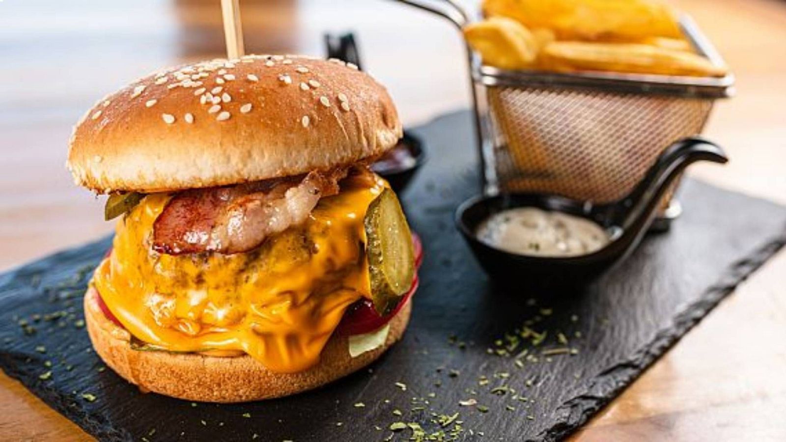 La hamburguesa: uno de los platos estrella de la comida rápida