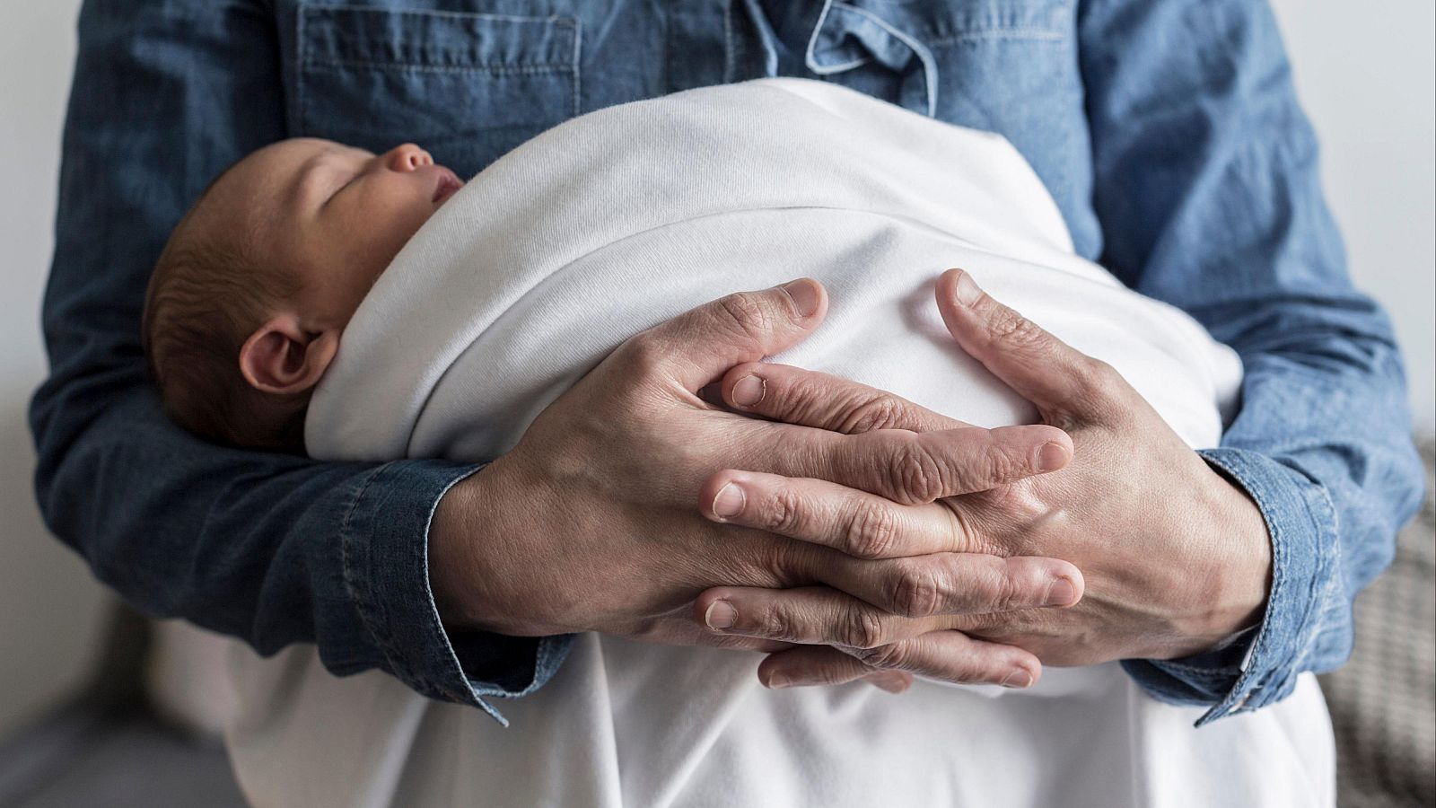 La Ley de Familias formalizará una prestación universal por crianza de 100 euros mensuales