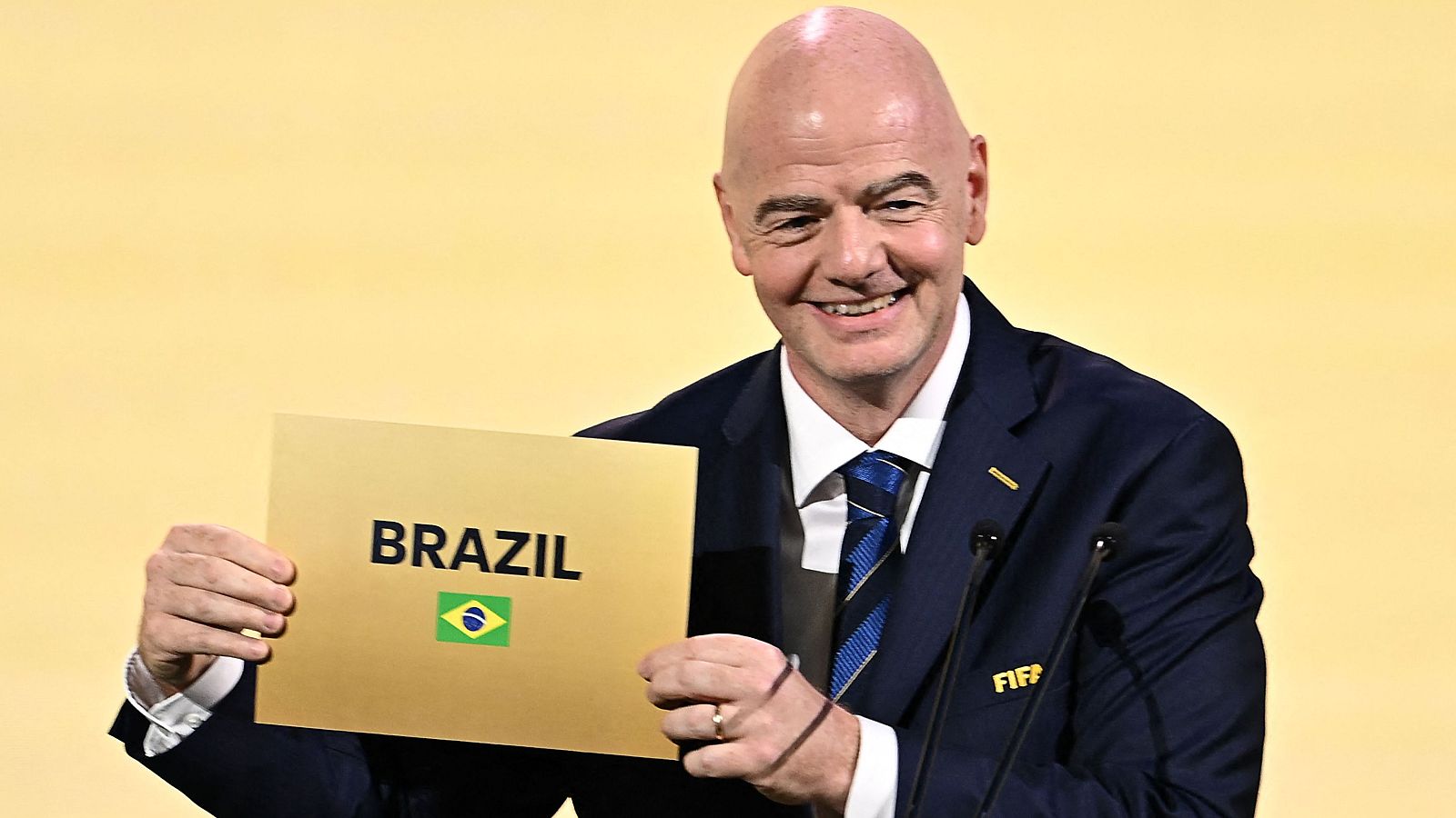 El Presidente de la FIFA, Gianni Infantino, anuncia a Brasil como anfitrión de la Copa Mundial Femenina de 2027