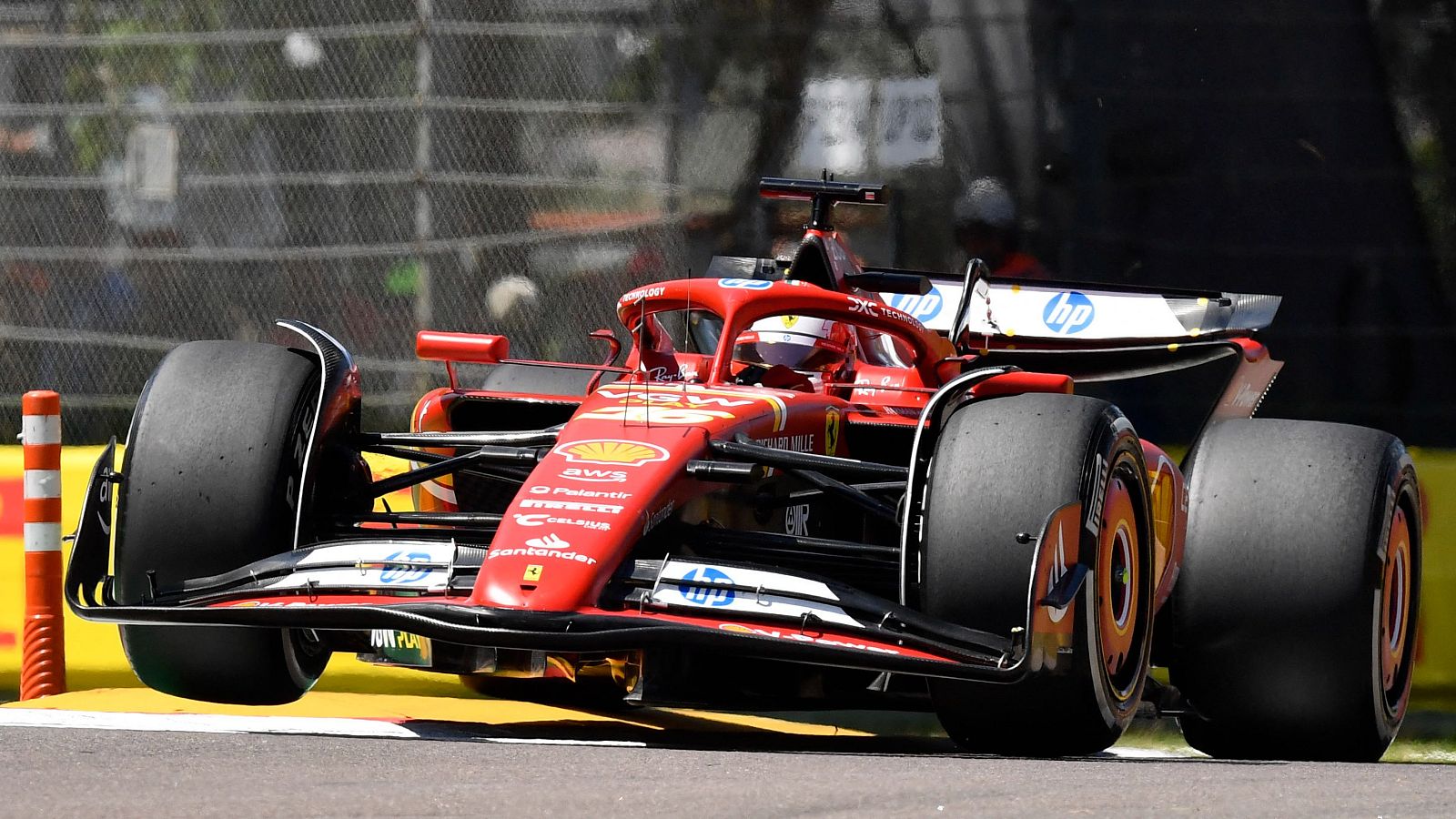 Charles Leclerc domina los primeros libres en el GP de Emilia Romaña de Fórmula 1