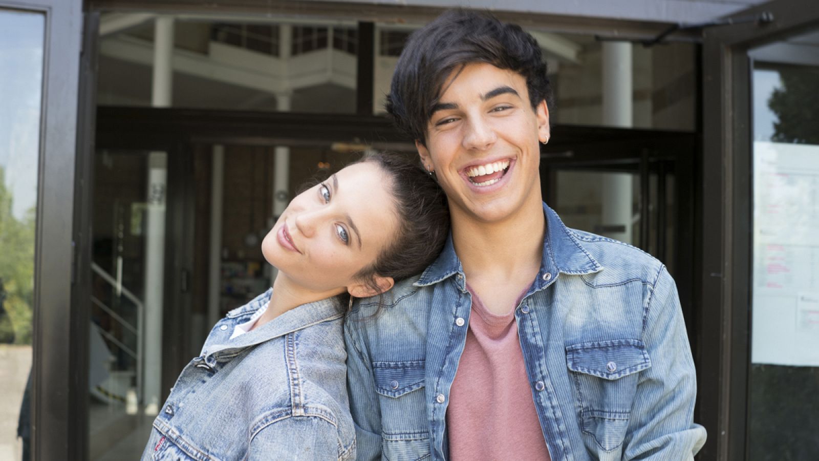 María Pedraza y Óscar Casas en directo para el estreno de 'Si fueras tú'