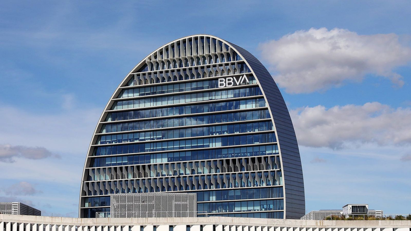 El BBVA presenta la sol·licitud d’autorització de l’oferta a la Comissió Nacional del Mercat de Valors (CNMV).