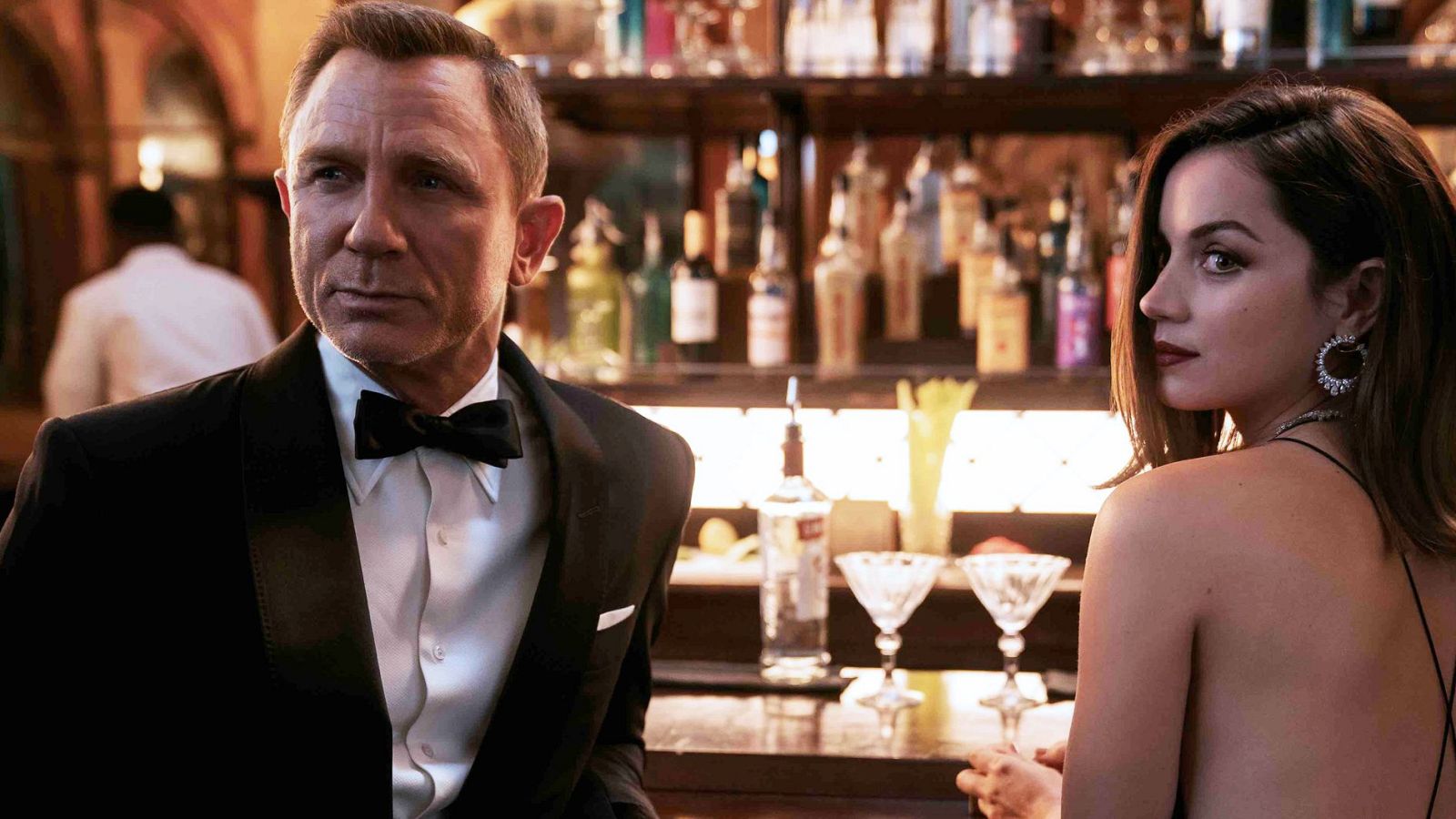 Daniel Craig y Ana de Armas en 'Sin tiempo para morir'