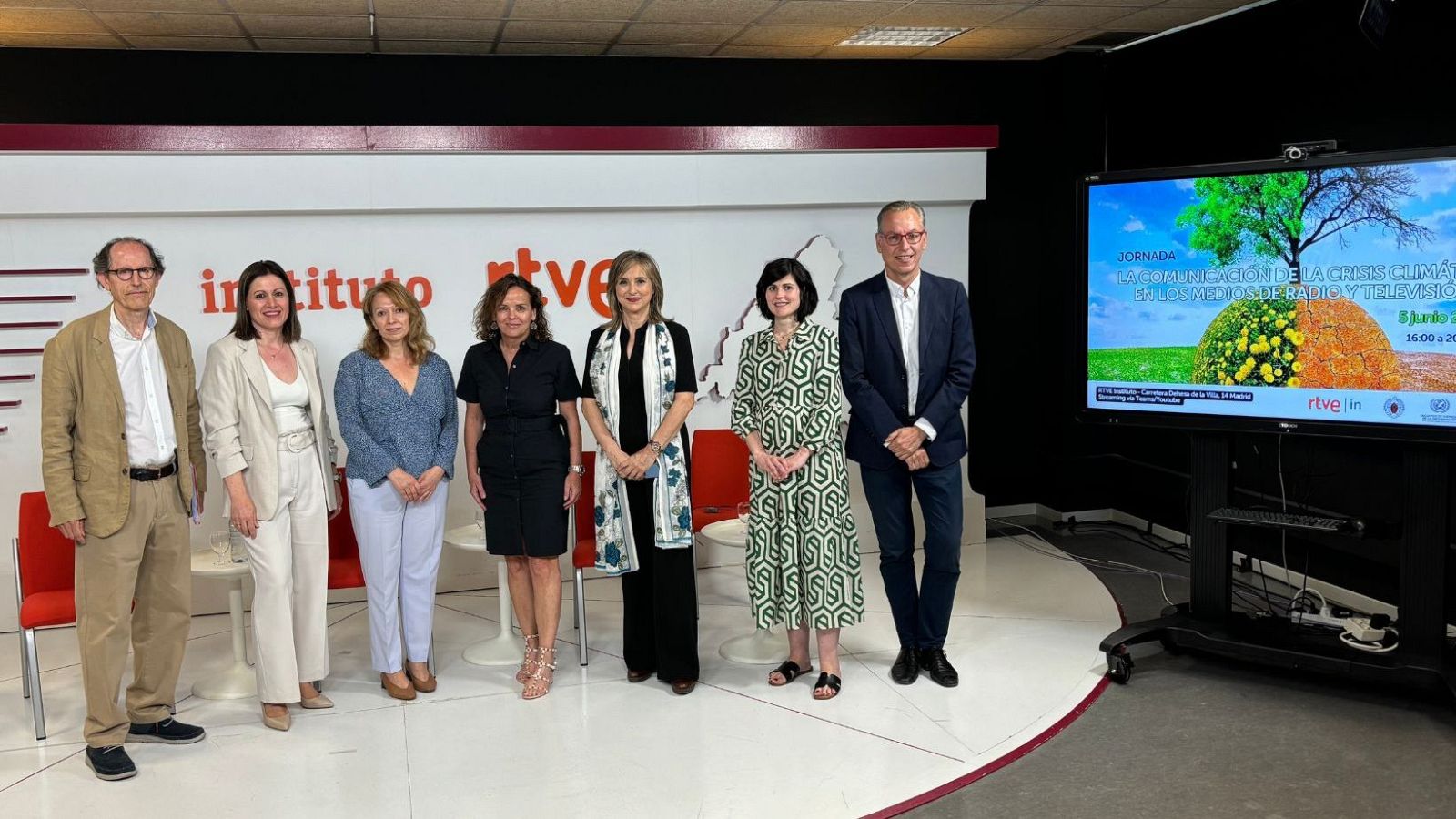 Foto de grupo de la presentación de la Jornada sobre crisis climática