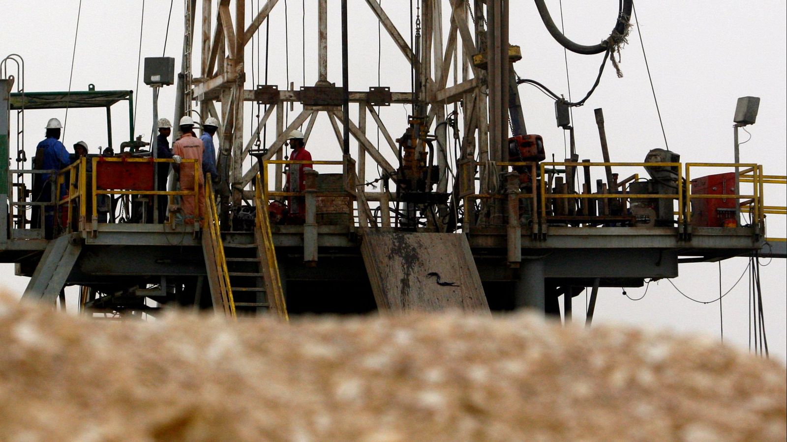 La OPEP+ extiende hasta fin de año los recortes de su producción