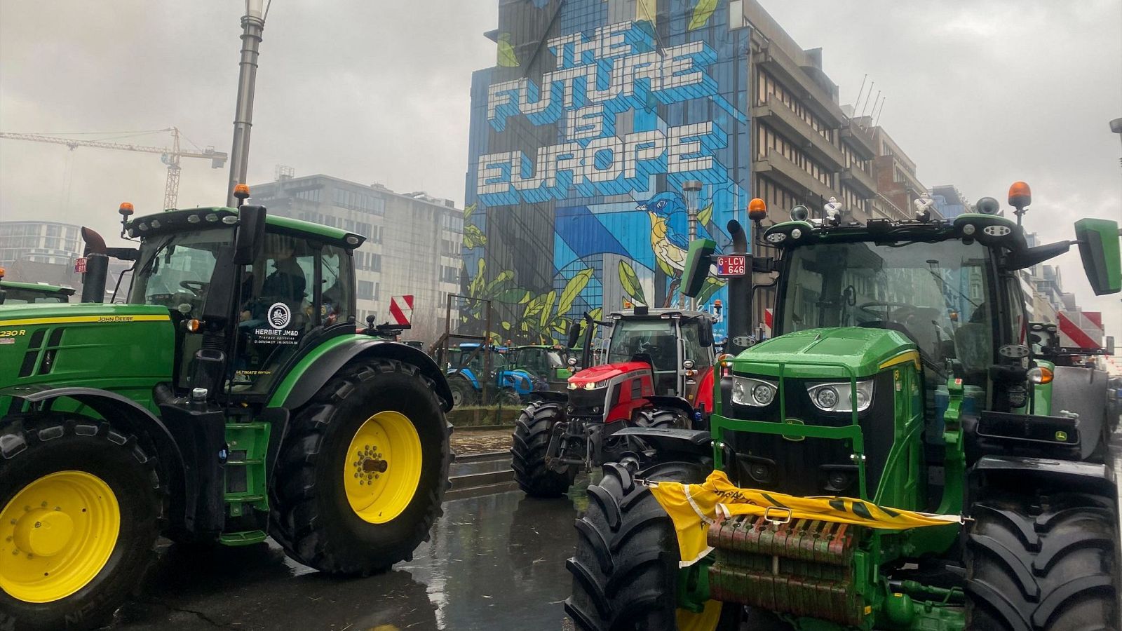 Las protestas de agricultores como esta en Bruselas han condicionado la política climática de la  UE