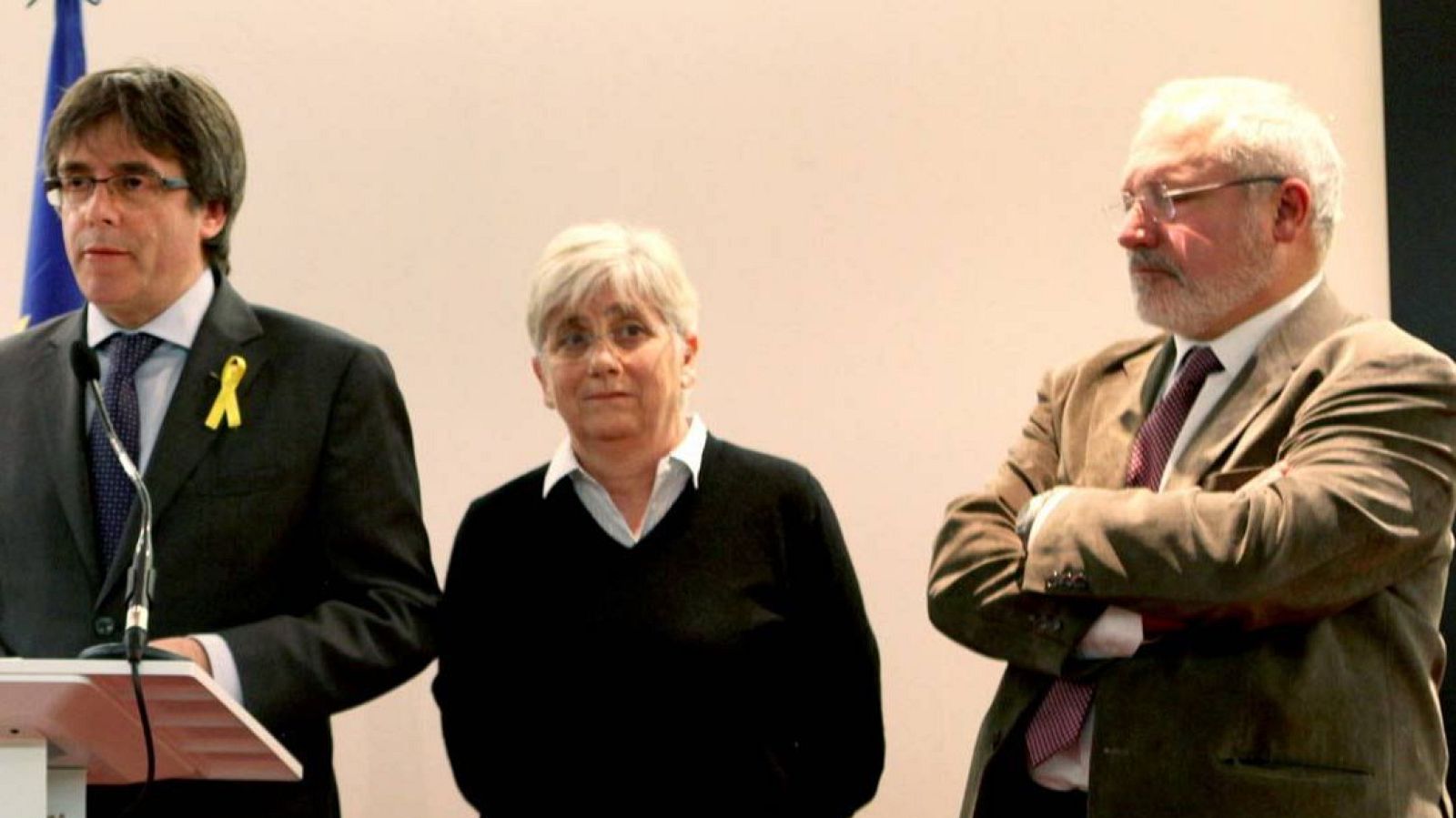 L'exconseller de Cultura, Lluís Puig, acompanya Carles Puigdemont