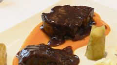 Receta de morcillo glaseado en reducción de vino tinto