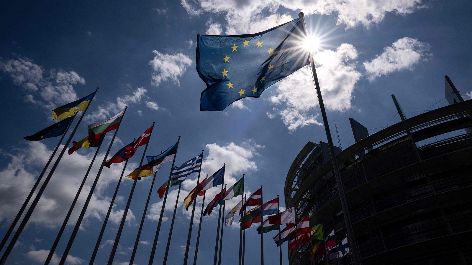 Banderas de los Veintisiete en el Parlamento Europeo