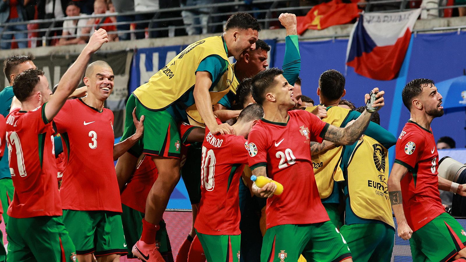 Portugal celebra una agónica remontada ante la República Checa