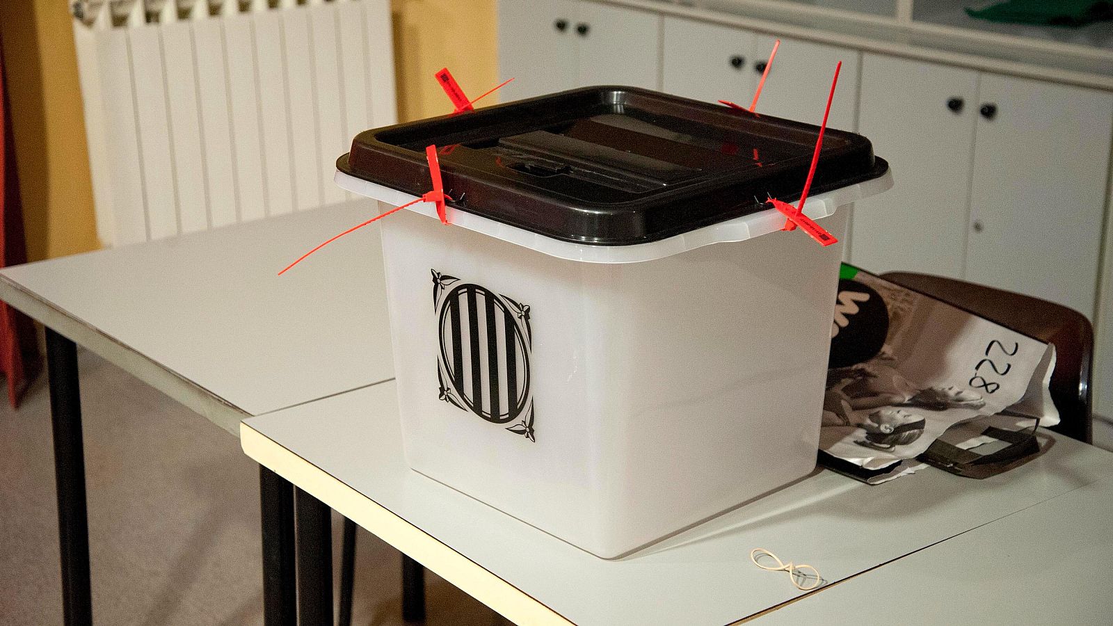 Imagen de archivo de una urna de votación del 1-O