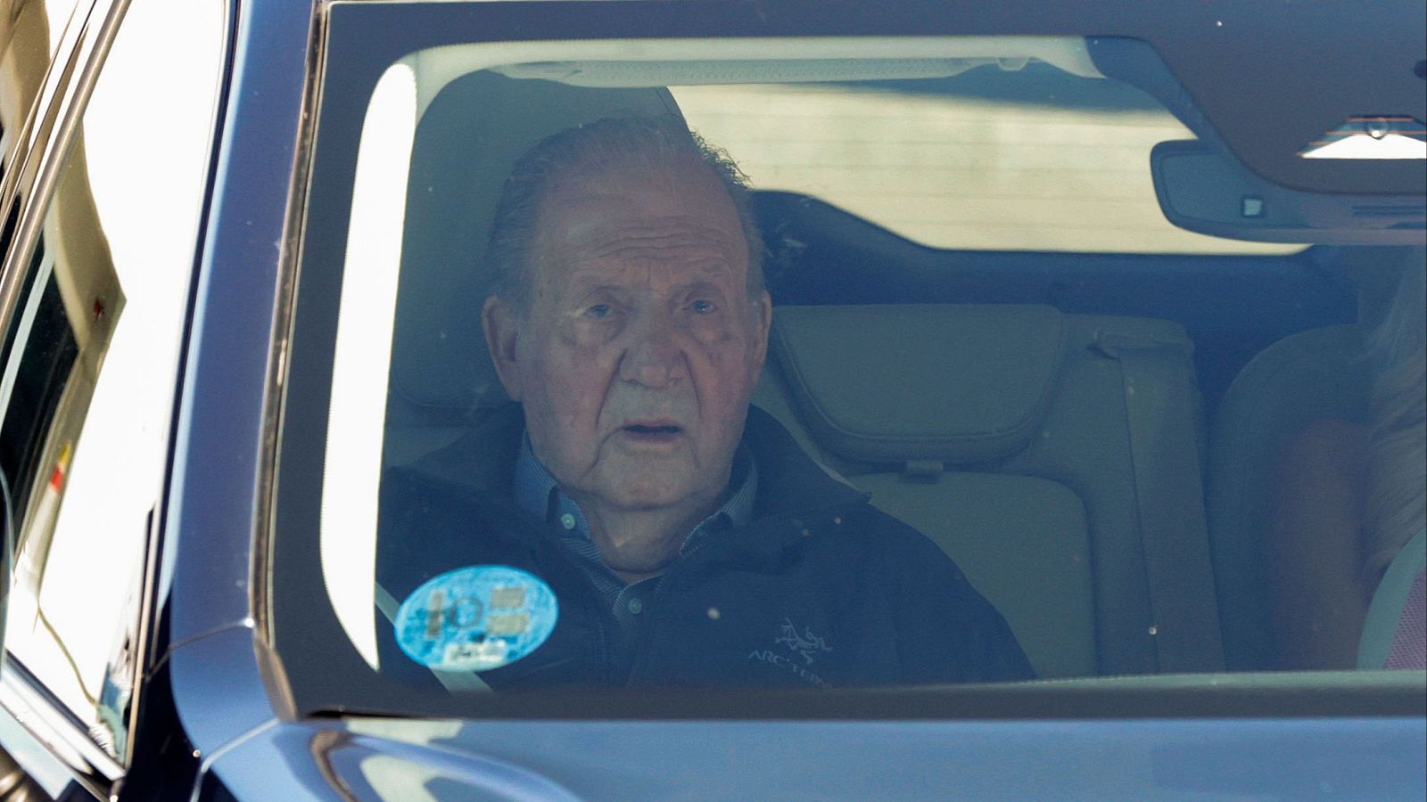 El rey Juan Carlos aterriza en Vigo en su quinta visita a España este año