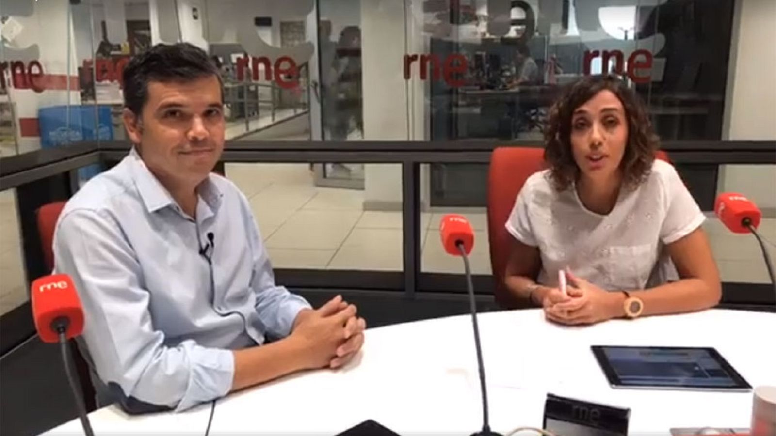 Alfredo Menéndez y Raquel Martín Alonso, en un momento del videoencuentro.