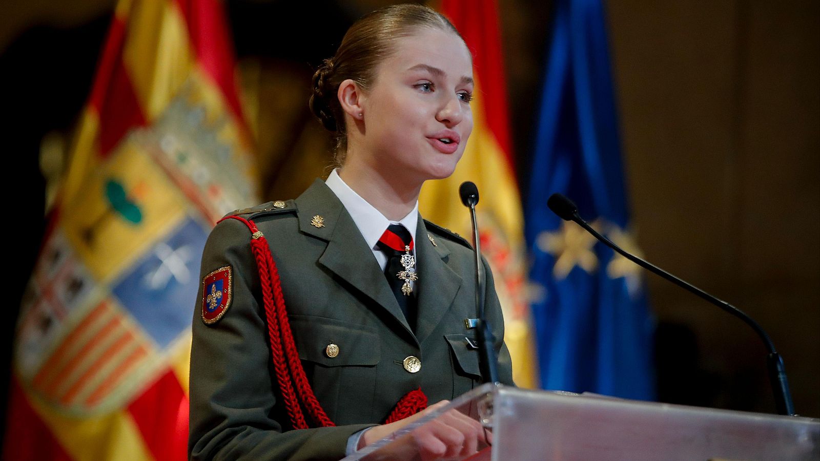 La princesa Leonor pronuncia unas palabras durante el homenaje que recibió por parte de las principales instituciones aragonesas en Zaragoza