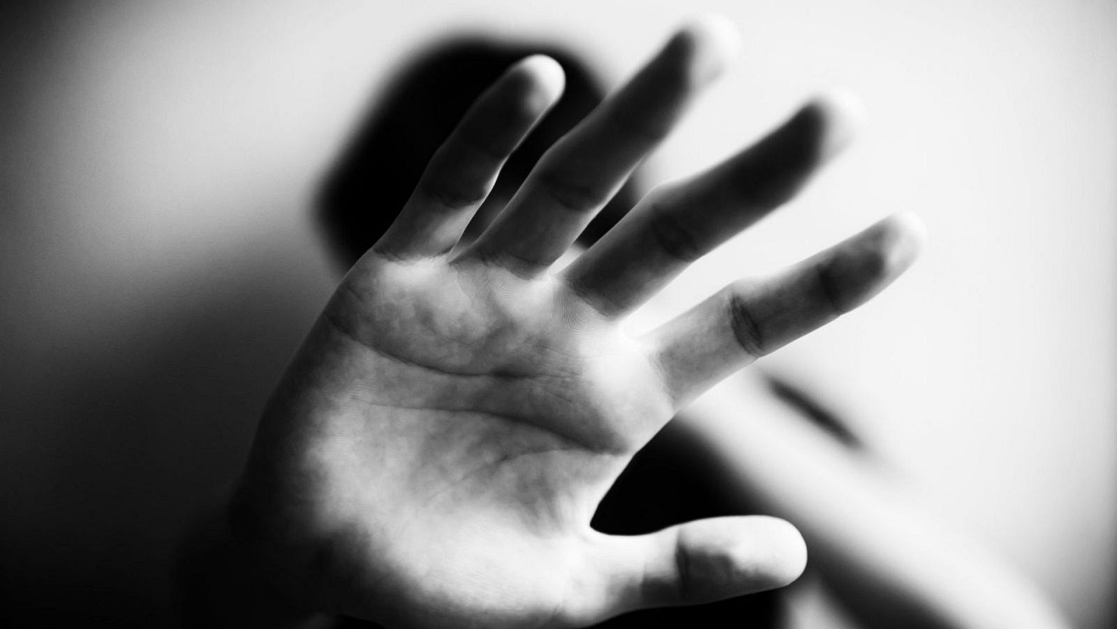 El 016 atiende a todas las víctimas de violencia machista las 24 horas del día