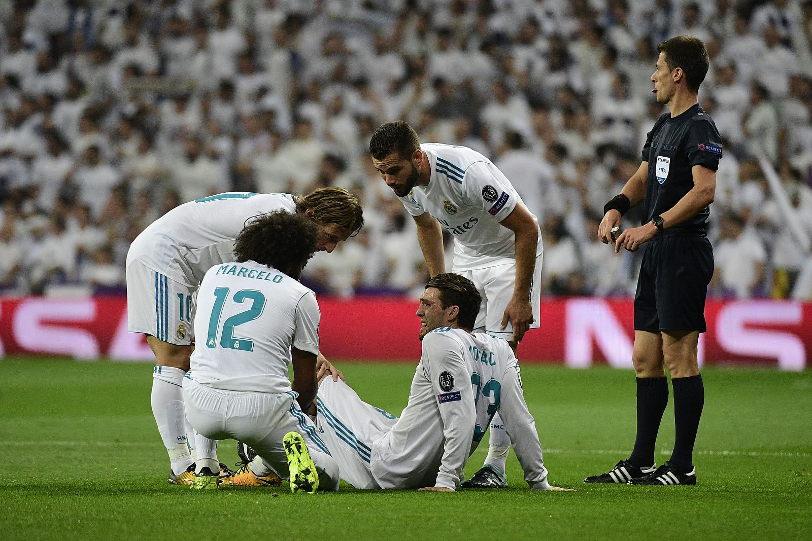 El croata Mateo Kovacic tras lesionarse en el partido ante el Apoel.