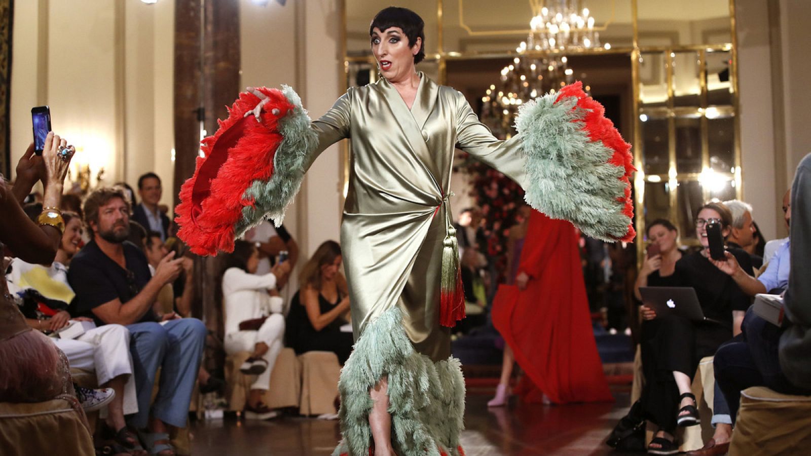 Rossy de Palma, estrella del desfile de Palomo Spain.