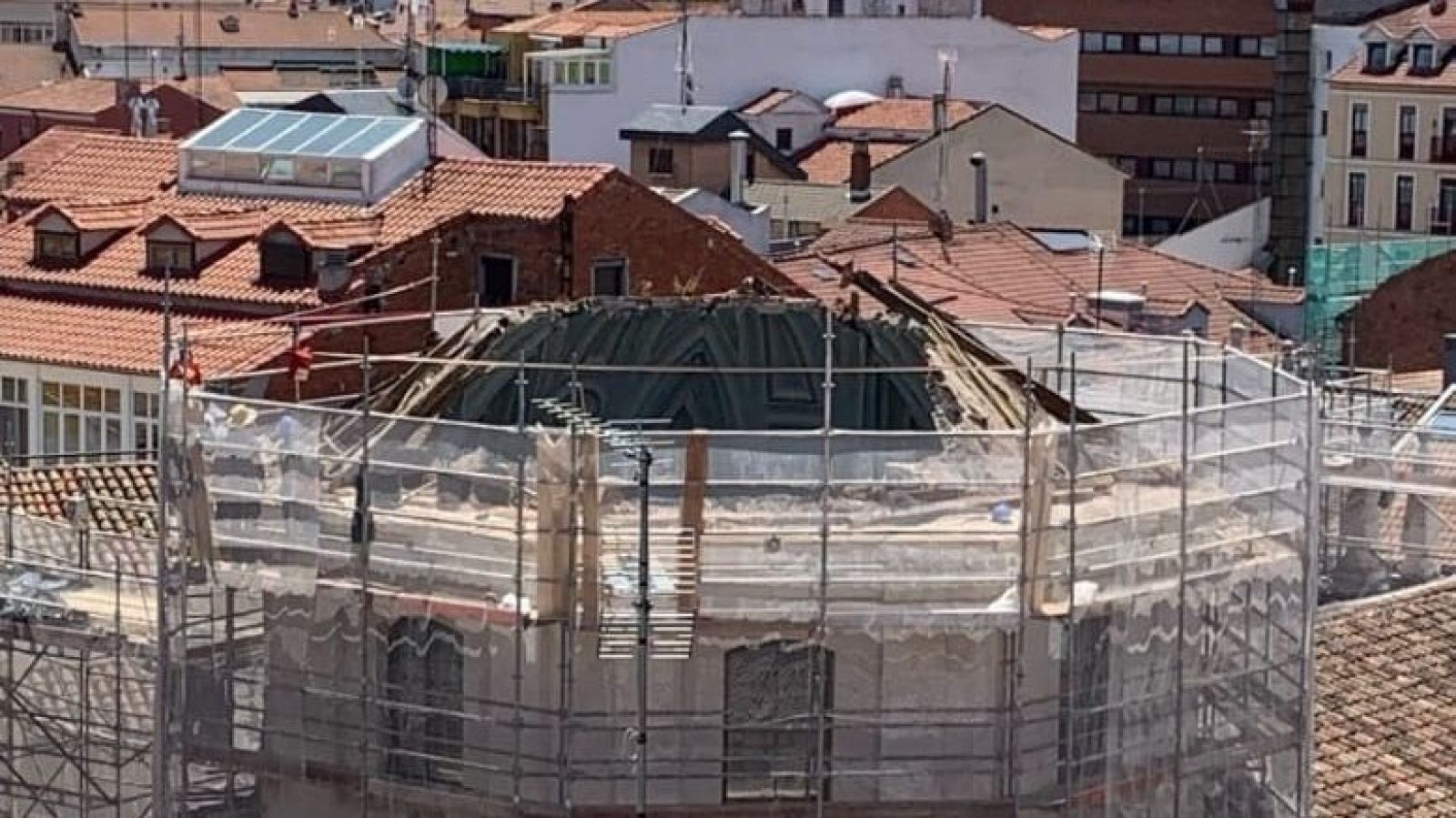 Se derrumba la linterna de la iglesia de la Vera Cruz sin producir daños personales (Foto de Francisco Javier Sánchez)