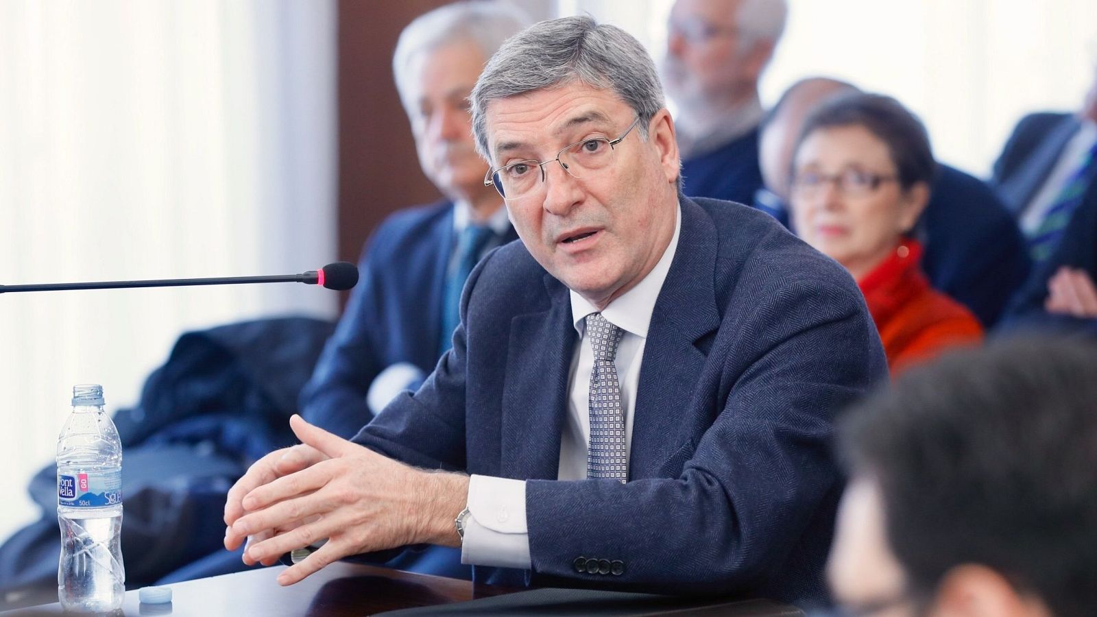 El Constitucional anula la condena por los ERE al exdirector  del IFA