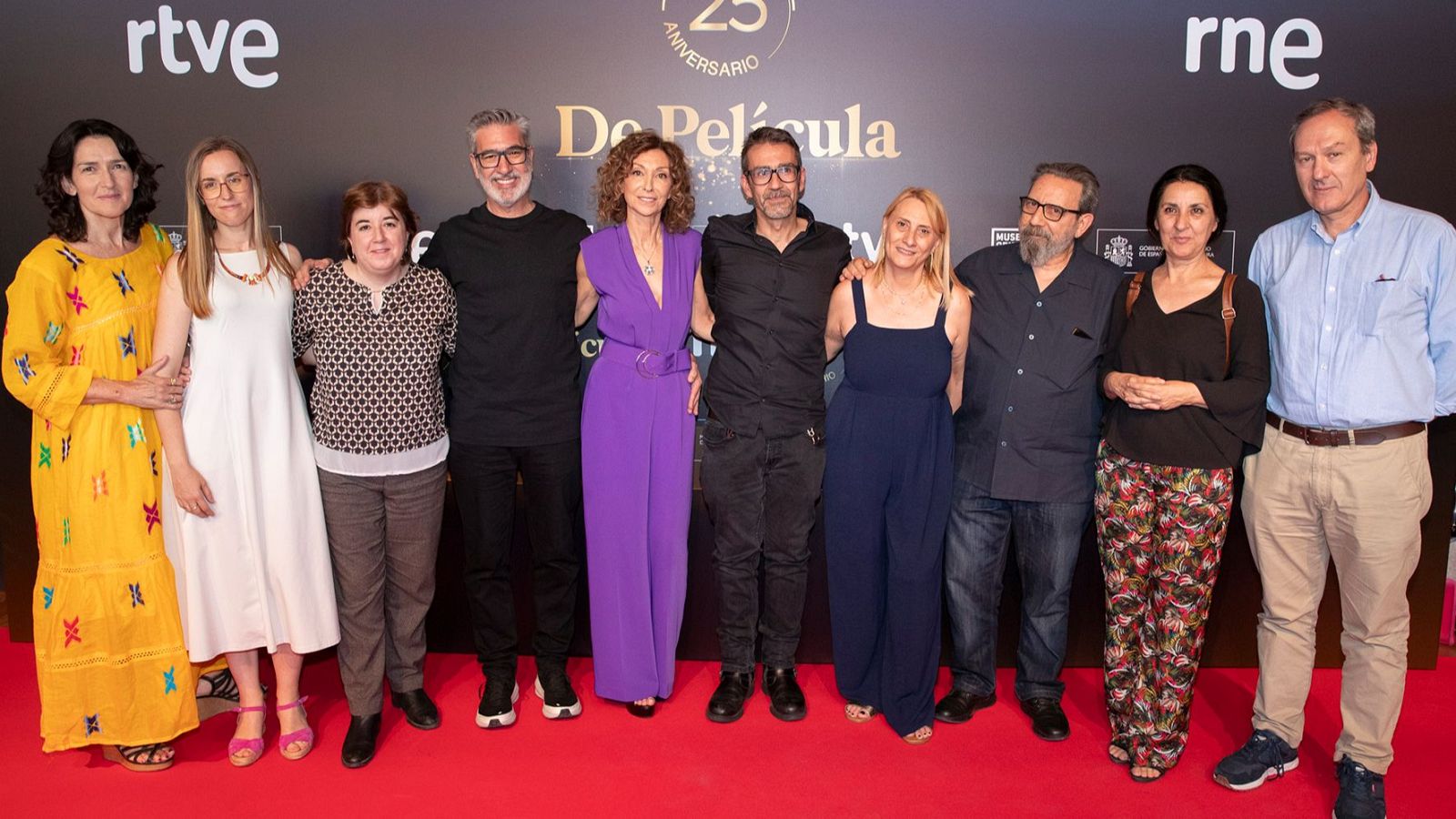 01 Equipo De Película y presidenta RTVE