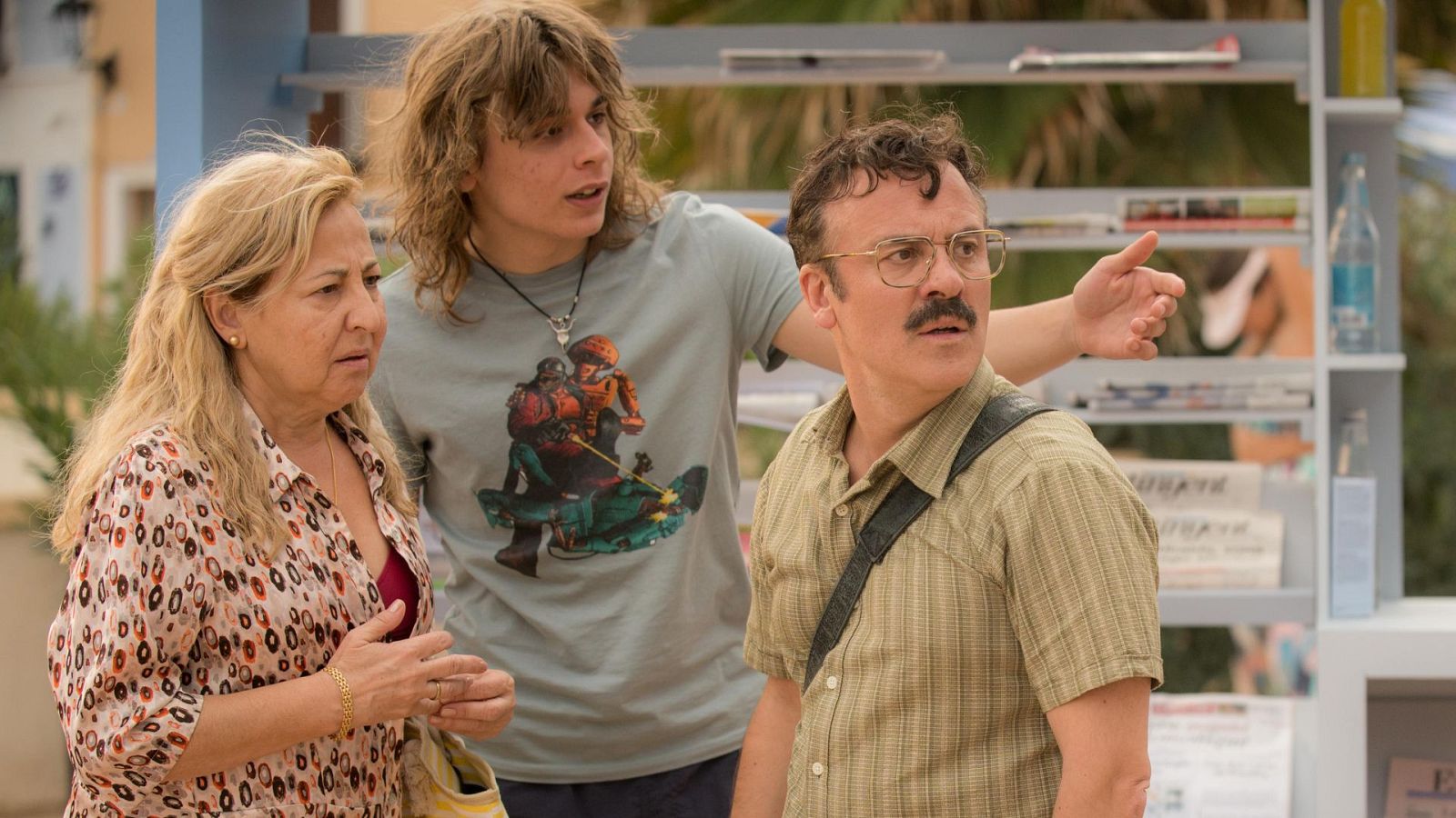 Carmen Machi, Javier Gutiérrez y Asier Rikarte mirando con miedo a la derecha