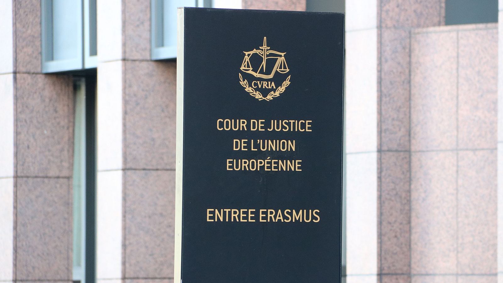 Pla curt del cartell del Tribunal de Justícia de la UE (TJUE) a Luxemburg