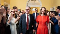 Starmer arrasa con una mayoría absoluta histórica y pone fin a 14 años de gobiernos conservadores en Reino Unido
