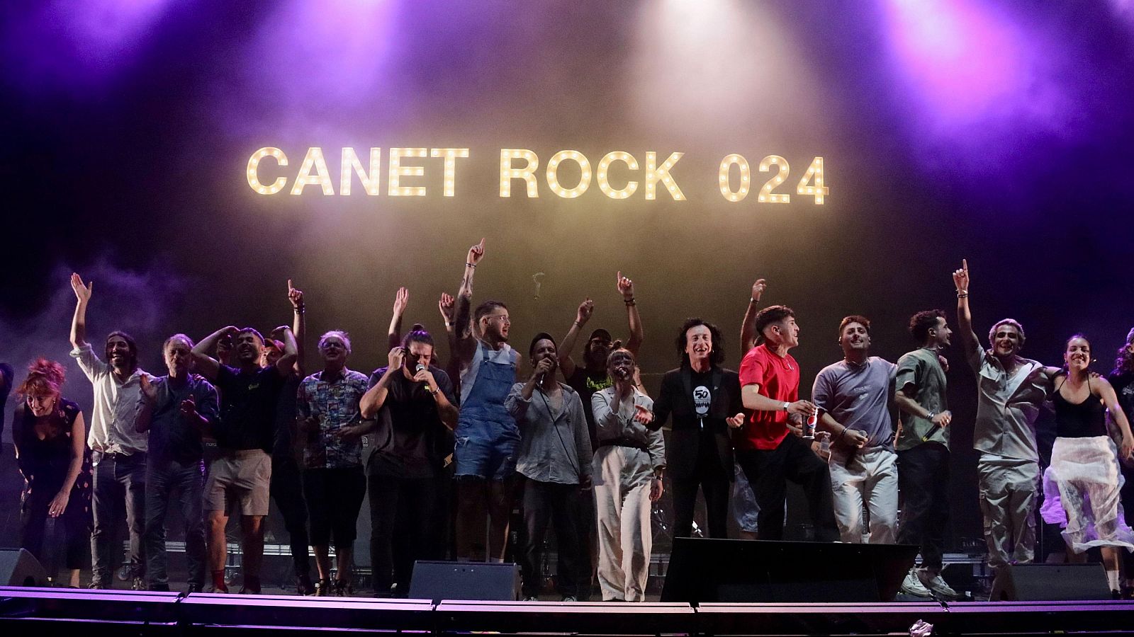 Per celebrar el desè aniversari, el Canet Rock ha unit a l'escenari artistes de diferents èpoques per fer duets