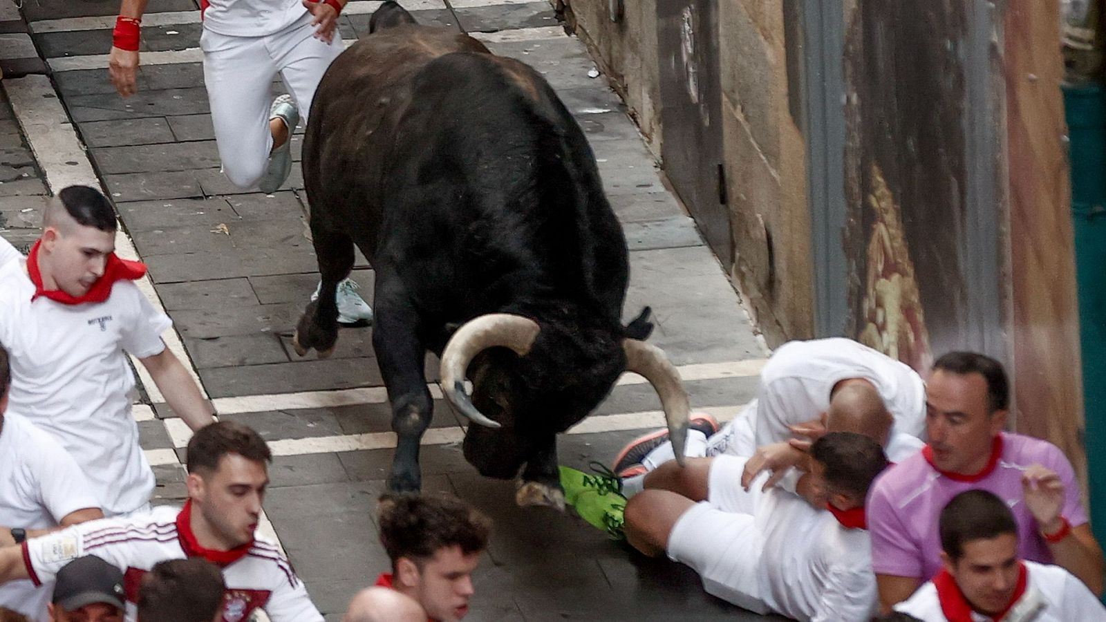 Quinto encierro de San Fermín 2024: las mejores imágenes de la debutante ganadería de Domingo Hernández