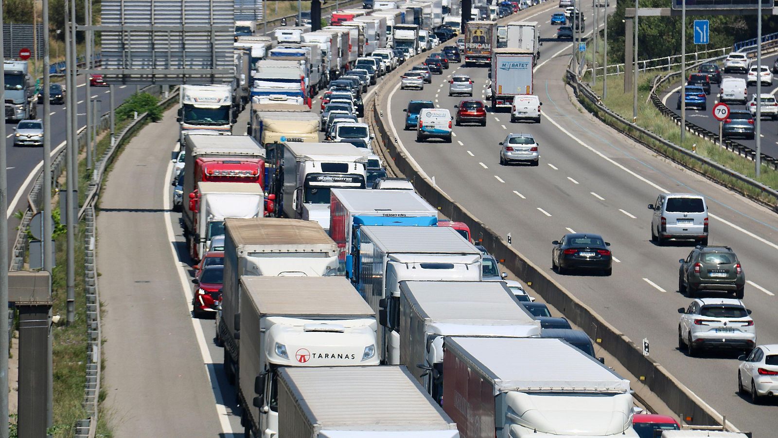 Retencions a l'AP-7 a Cerdanyola del Vallès per un accident de trànsit a Sant Cugat