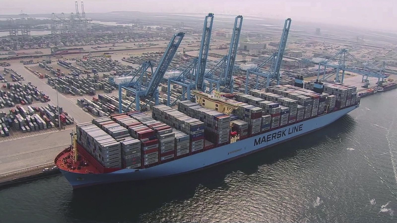 'Documentos TV' estrena esta semana 'Sobrecargados', un reportaje que analiza la invisible industria del trasporte marítimo