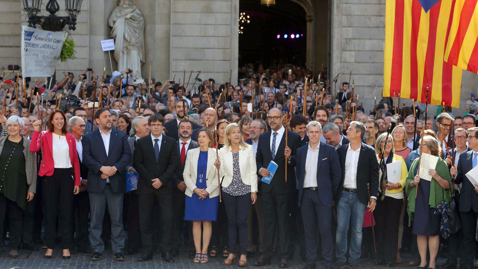 Concentración de alcaldes por el referéndum