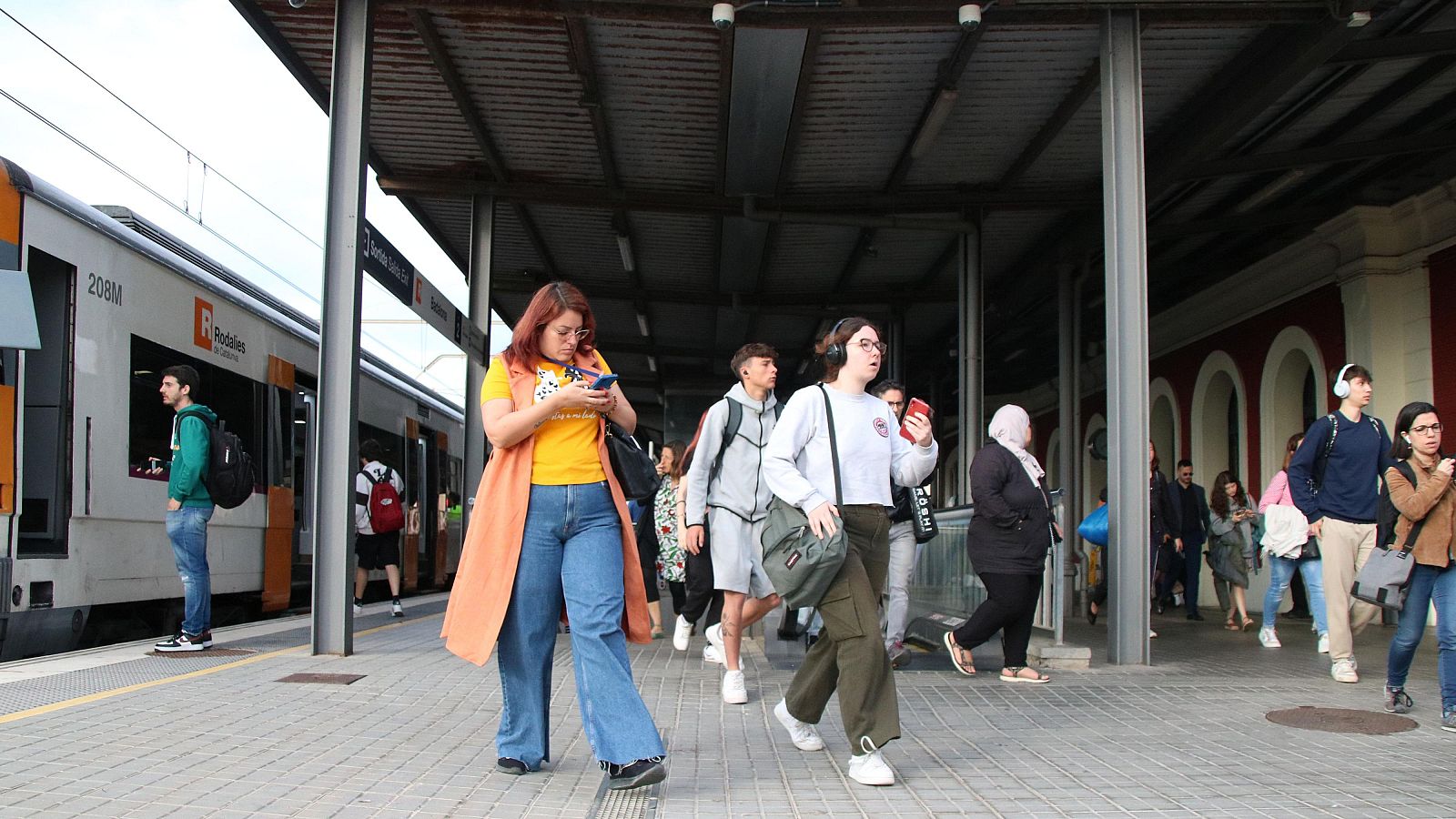 El Govern assegura que el desembre de l'any vinent s'iniciarà, també, el procés per al traspàs a la Generalitat de les línies R2 i R3.