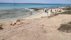 Muere una bebé de dos meses tras el desprendimiento de unas rocas en una playa de Formentera
