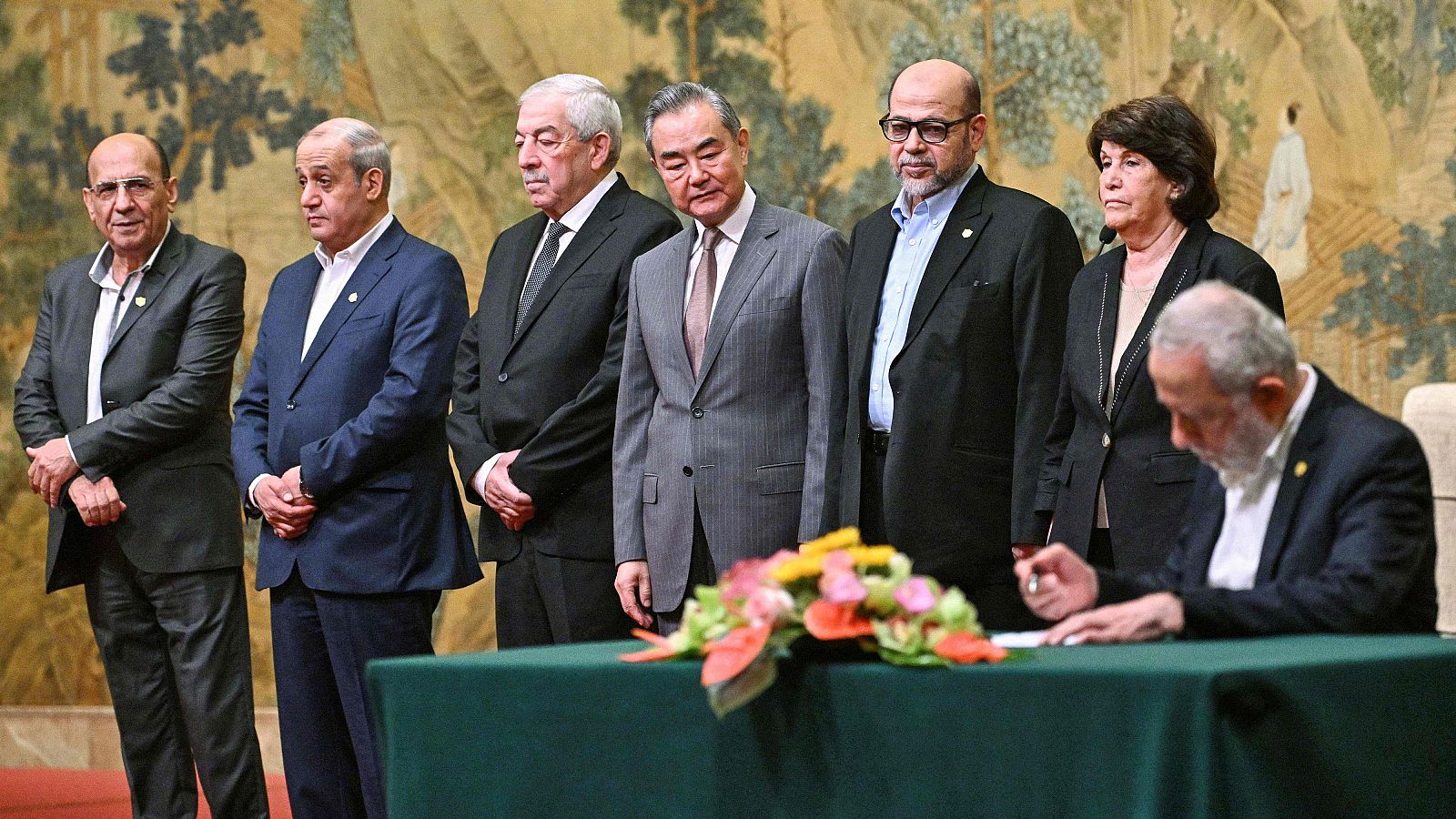Las facciones palestinas firman en Pekín un acuerdo de unidad