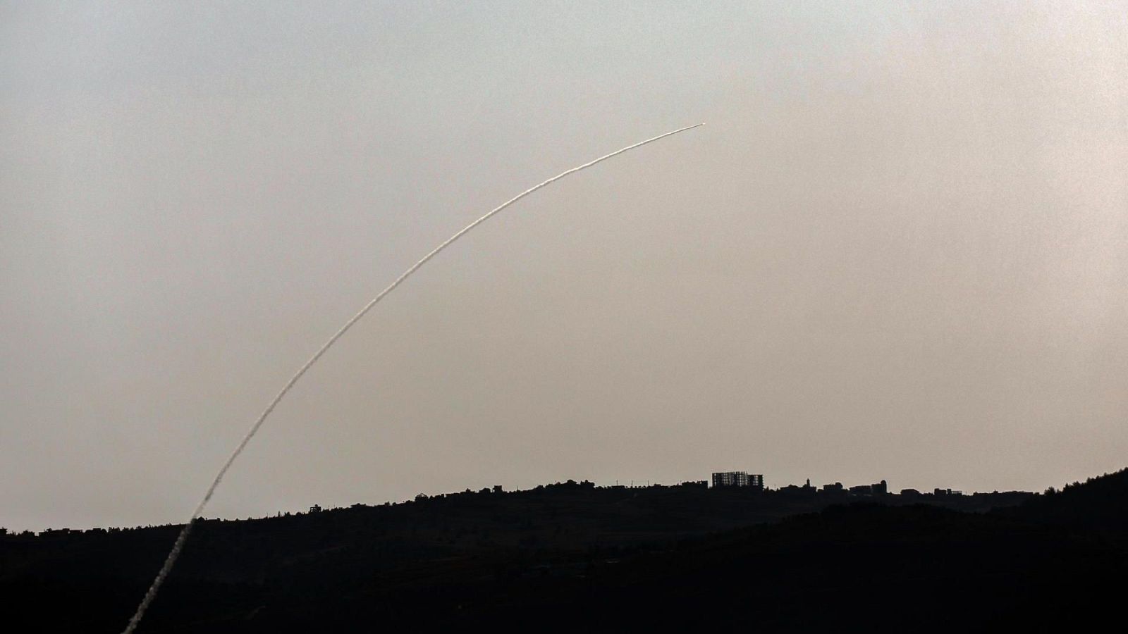 Imagen de archivo de un sistema israelí de defensa antiaérea interceptando un misil disparado desde el sur del Líbano.