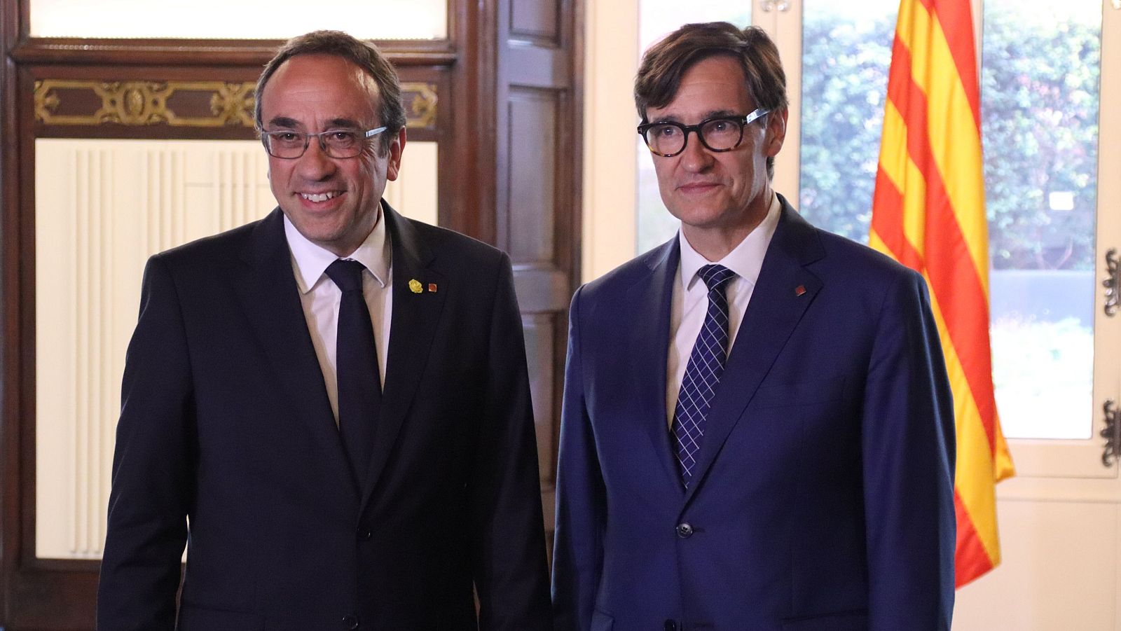 El president del Parlament, Josep Rull, i el líder del PSC, Salvador Illa, en la roda de contactes amb els grups al juny.