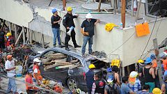 Mueren 32 niños tras derrumbarse una escuela por el terremoto en México