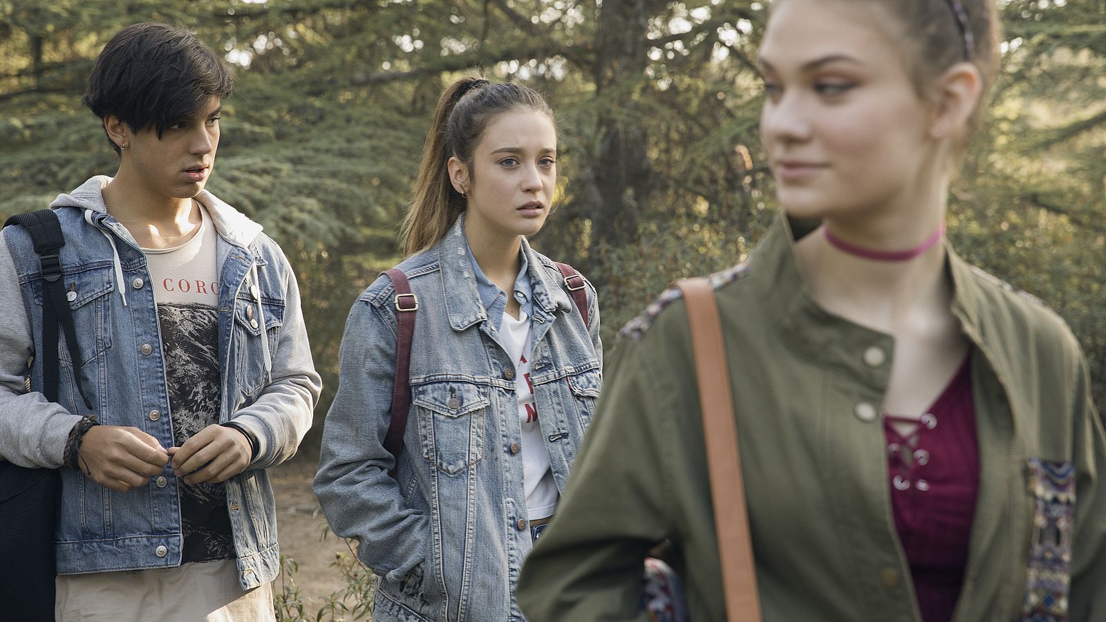 Rafa (Óscar Casas), Alba (María Pedraza) y Nerea (Nerea Elizalde), en el capítulo 3 de 'Si fueras tú'