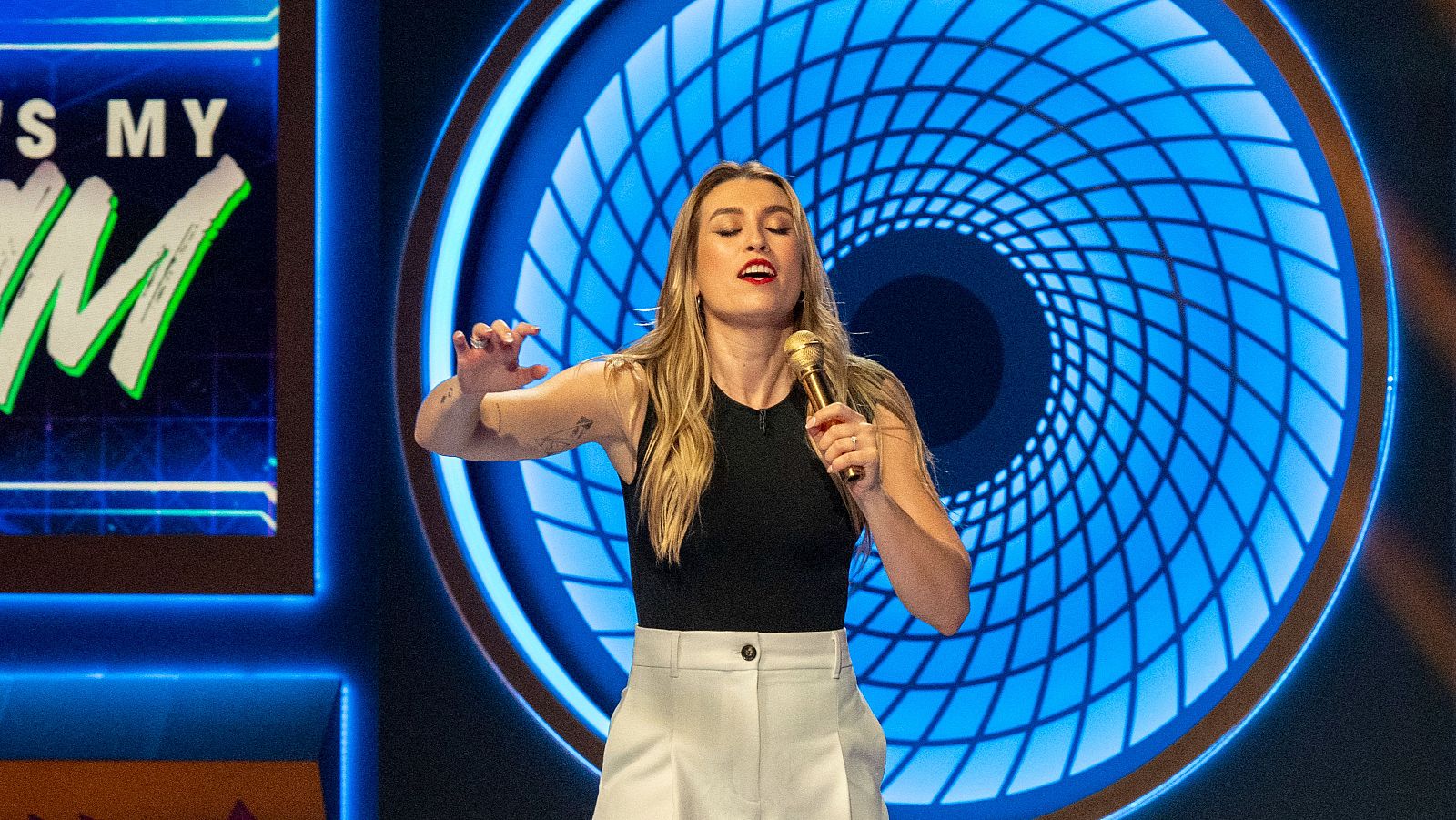 'That's my jam' Eva Soriano canta una canción de Rocío Jurado al estilo reguetón