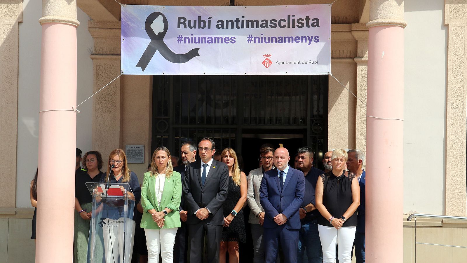 Rubí s’acomiada de la veïna assassinada la setmana passada i referma el seu compromís contra la violència masclista.