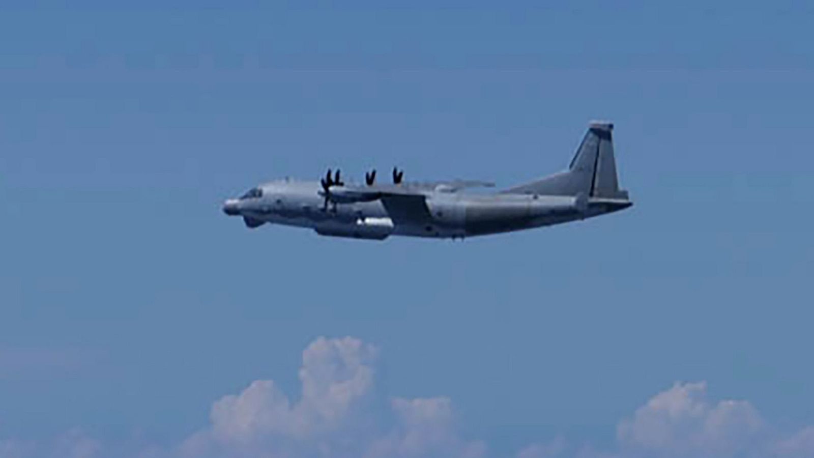 Japón acusa a un avión militar chino de entrar en su espacio aéreo