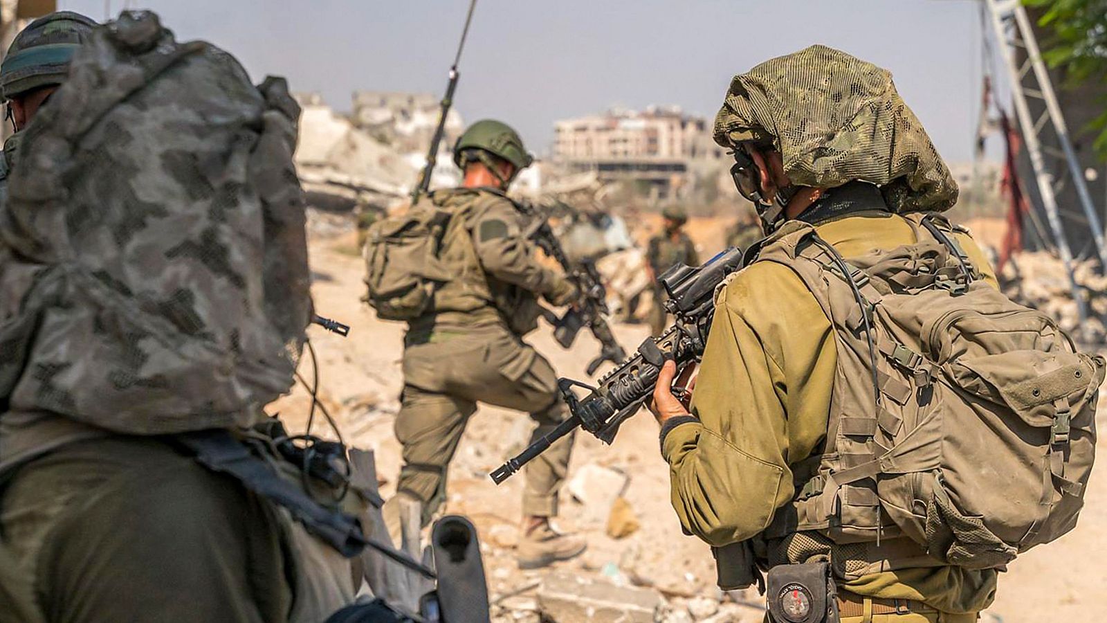 Reino Unido suspende 30 permisos de venta de armas a Israel