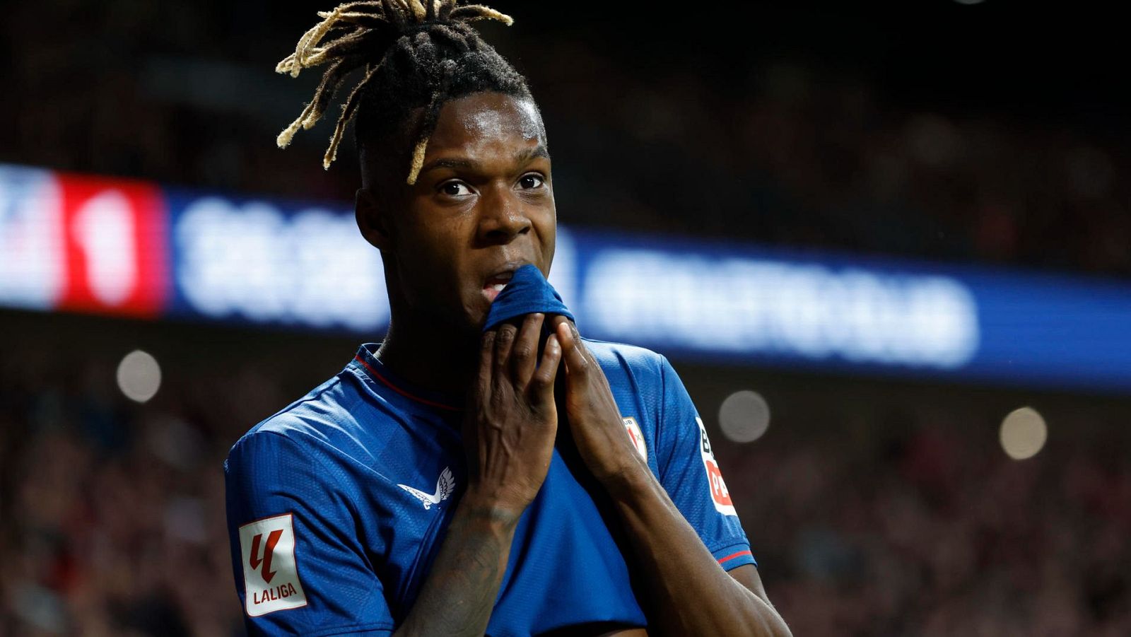 Nico Williams en un momento del partido en el que escuchó gritos racistas por parte de un espectador.