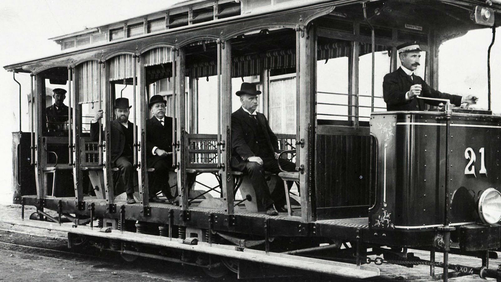 'Memoria de delfín' recorre más de un siglo de este transporte