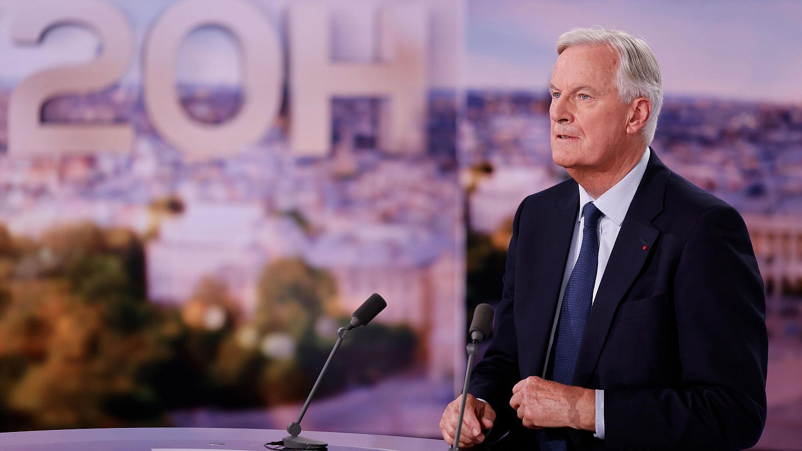 El recién nombrado primer ministro de Francia, Michel Barnier, habla durante el informativo nocturno de la cadena francesa TF1