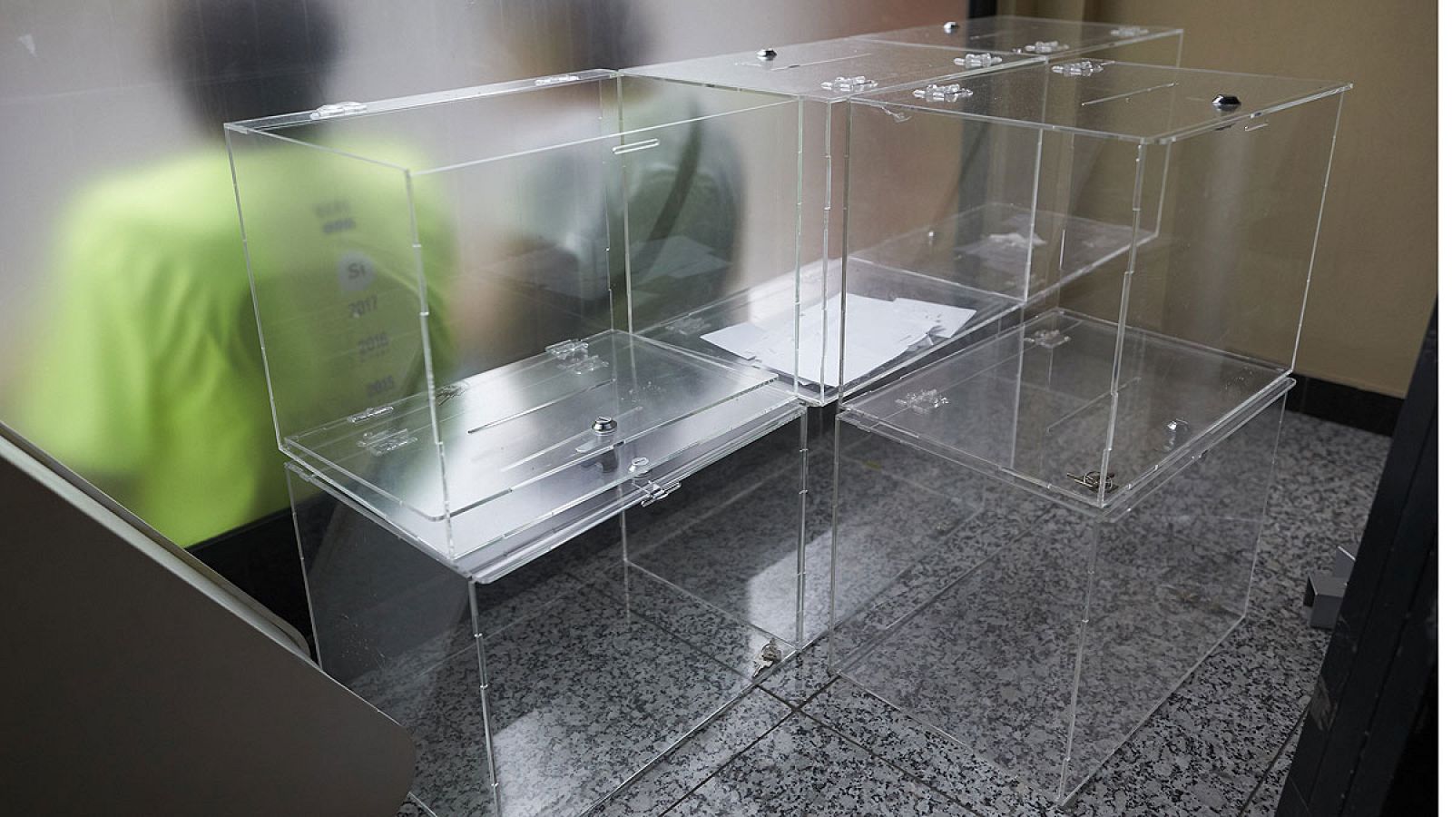 La Agencia de Protección de Datos avisa de multas de hasta 300.000 euros a miembros de mesas electorales