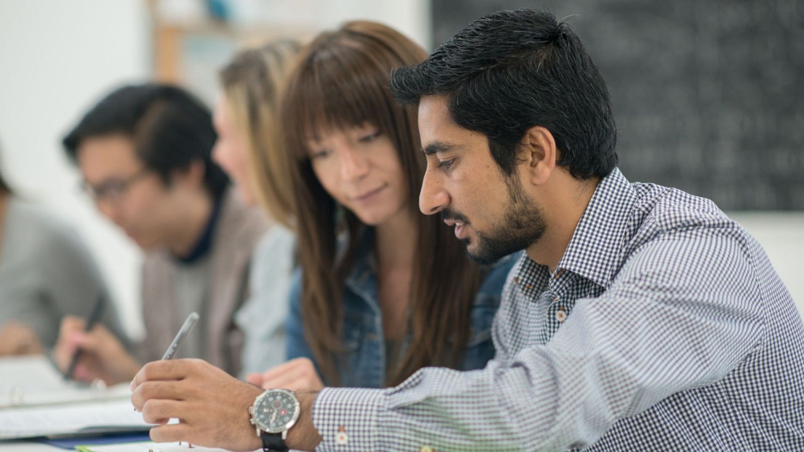 El examen de Conocimientos Constitucionales y Socioculturales de España (CCSE) es un requisito para adquirir la nacionalidad española.